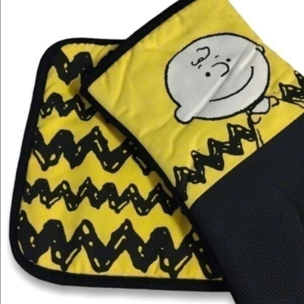 Peanuts Charlie Brown Printed Oven Mitt And Potholder Set NWT Gifts Yellow Black